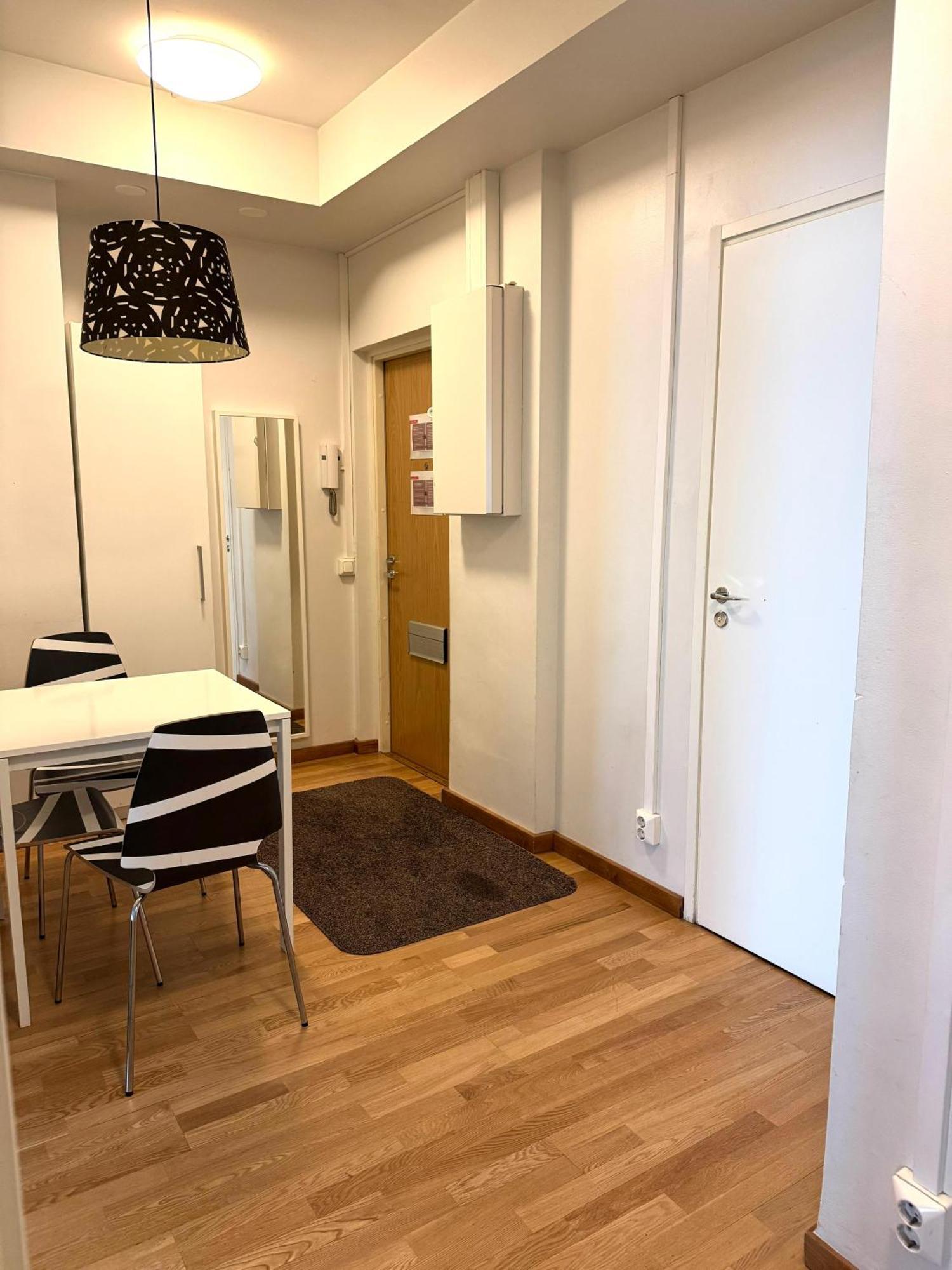 Kotimaailma Apartments Kamppi - 2Br In The City Center With Code Lock Гельсінкі Екстер'єр фото